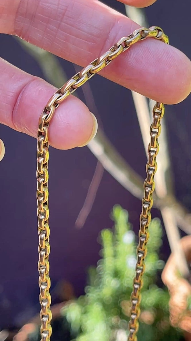 Antique 9ct Gold Half Guard Belcher Chain with 9ct Gold Swivel Clasp.