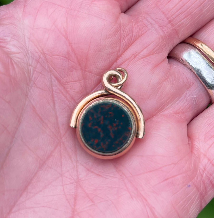 Antique Victorian 10ct Rose Gold, Carnelian and Bloodstone Swivel Fob.