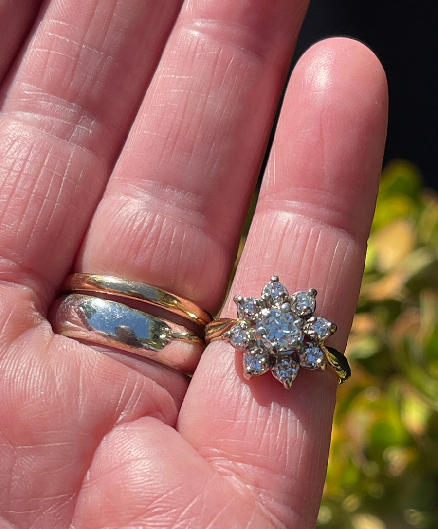 Large Vintage18ct Gold Diamond Daisy Ring