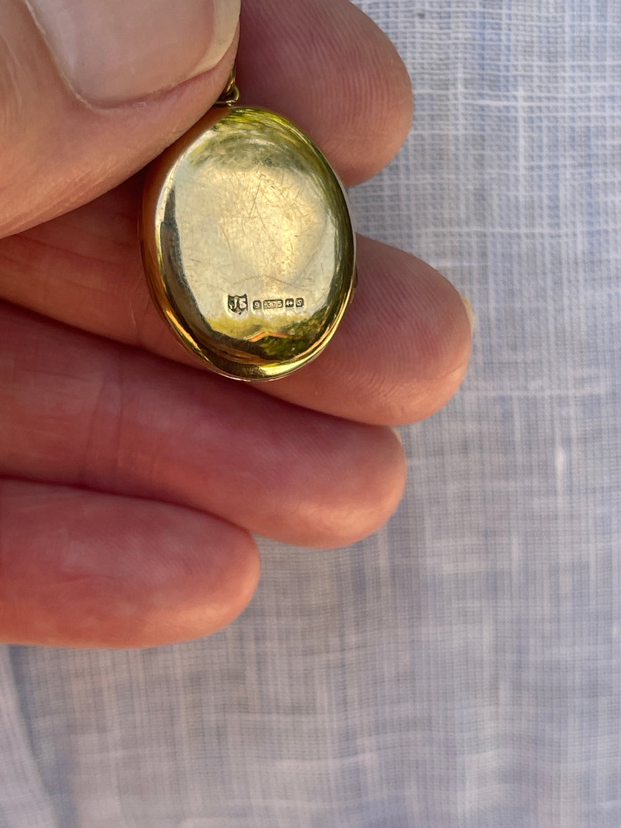 Vintage 9ct Gold Oval Locket