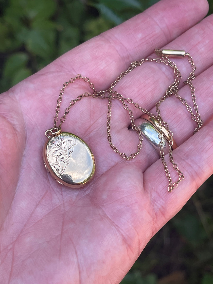 Vintage 9ct Gold Oval Locket