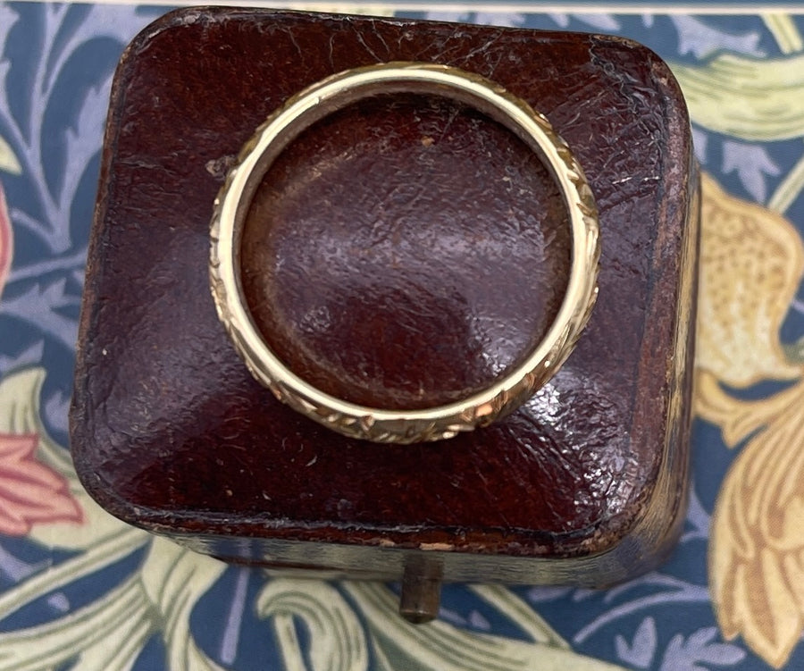 18ct Yellow Gold Vintage Engraved Wedder Band Ring