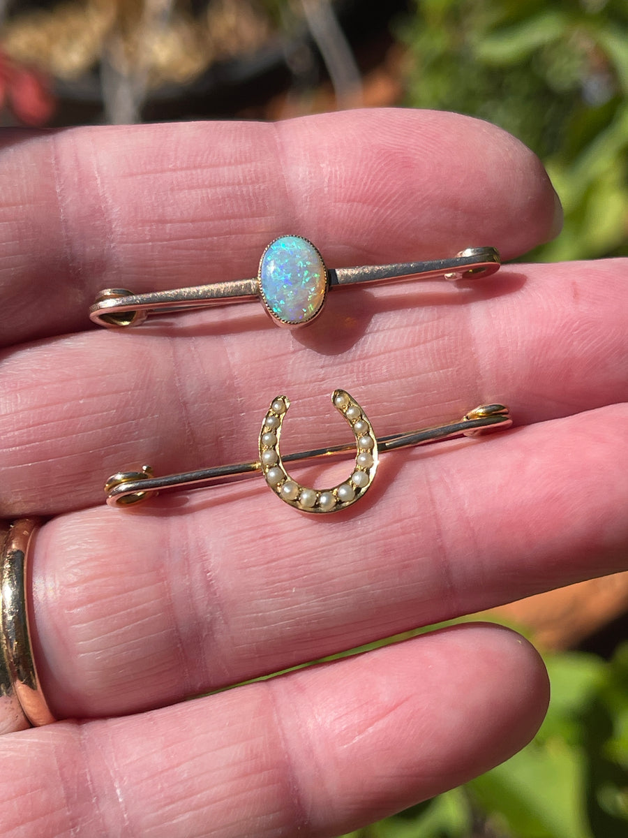 Antique 15ct Gold and Pearl Horseshoe Bar Brooch/ Stock Pin.