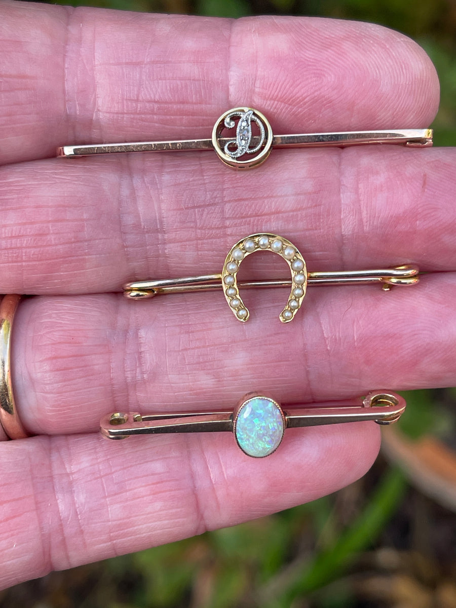 Antique 15ct Gold and Pearl Horseshoe Bar Brooch/ Stock Pin.