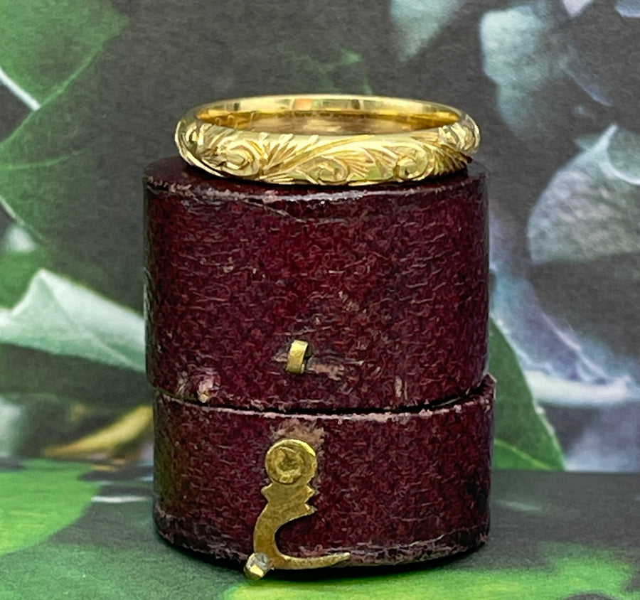 18ct Yellow Gold Vintage Engraved Wedder Band Ring