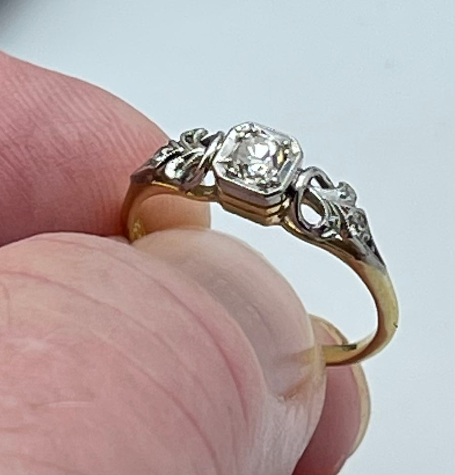 Vintage 18ct Platinum  and Diamond ring