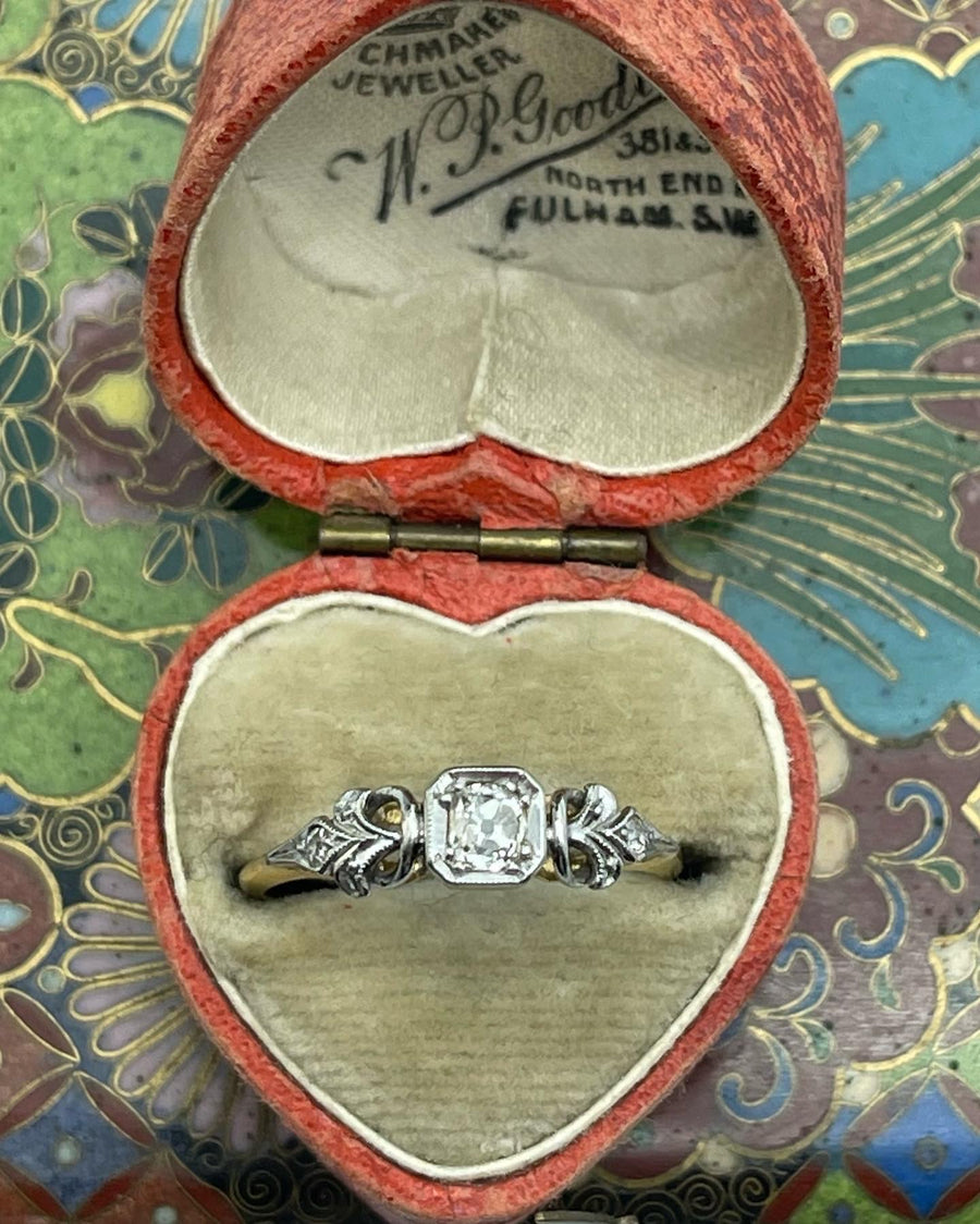 Vintage 18ct Platinum  and Diamond ring
