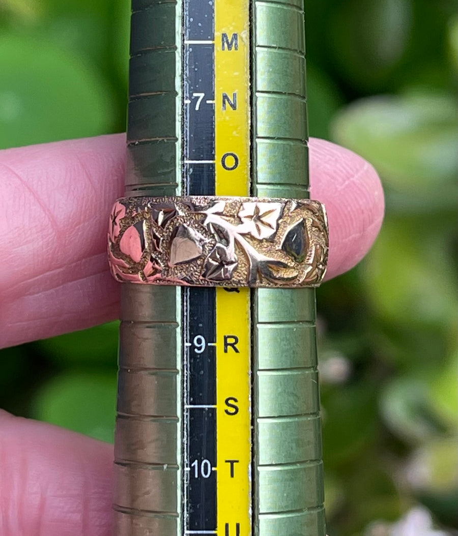 Antique Victorian 9ct  Rose Gold Engraved Band Ring.