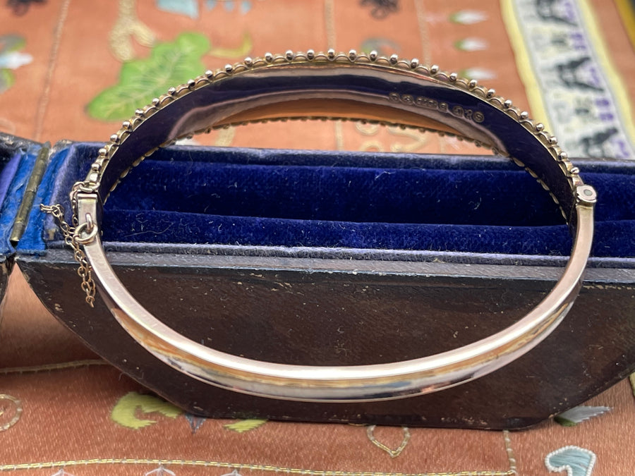 Edwardian 9ct gold hinged bangle