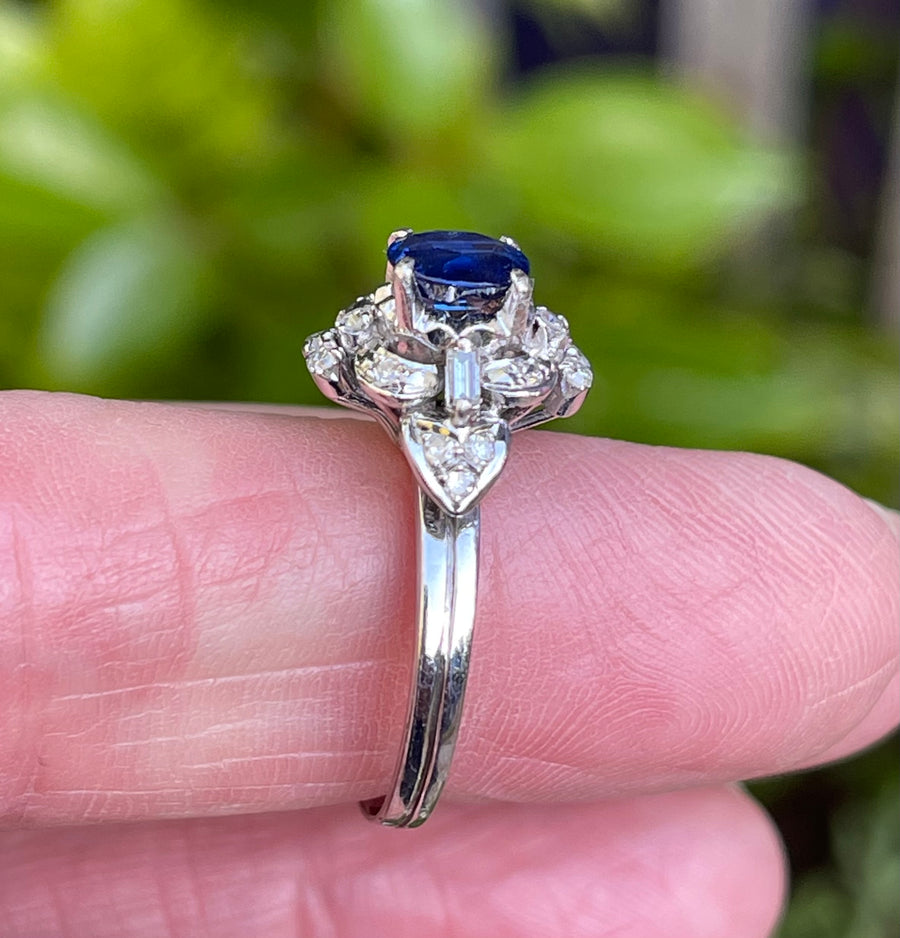 18ct Vintage white gold diamond and sapphire ring
