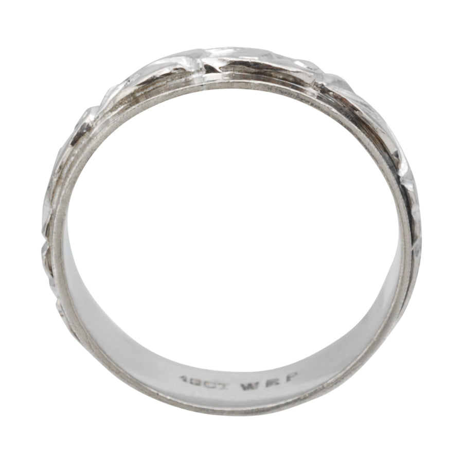 18ct white gold engraved band